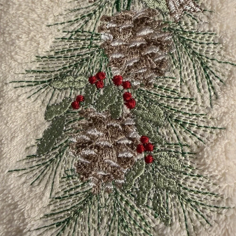 NEW Set of 2 Arctic Holiday Embroidered Christmas Hand Towels Pinecones Holly